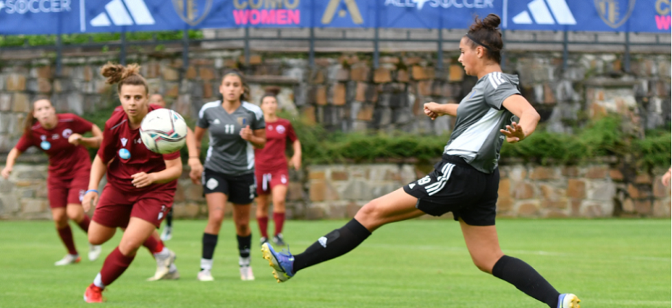 Foto Como Women Dopo il Napoli campione d'Italia, la Spal e la Cremonese, il Modena e il Como Femminile in val di Sole per preparare la